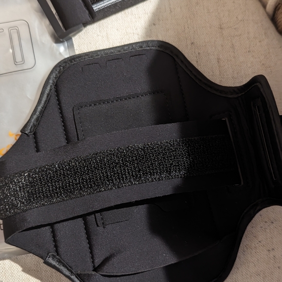 NWT Runbach Armband for S10 Samsung Galaxy - Picture 4 of 9